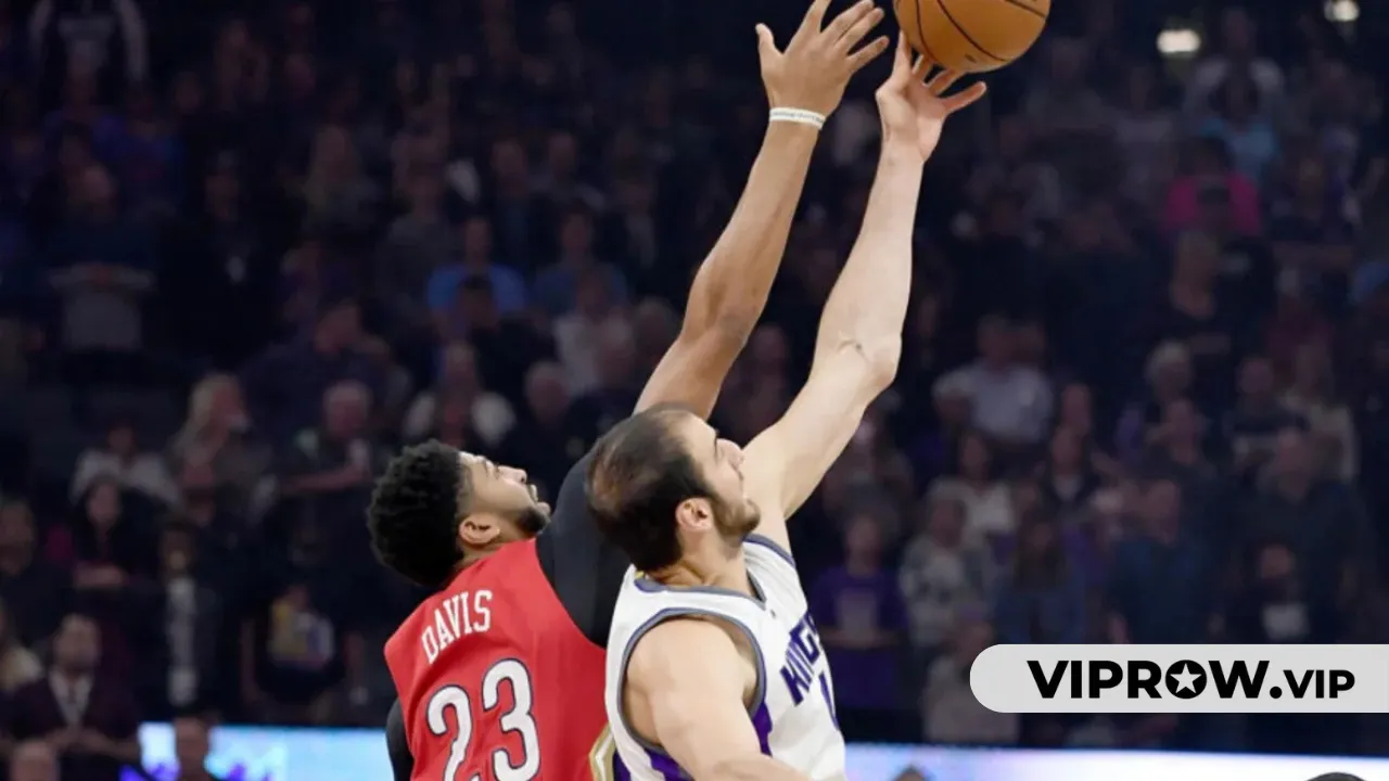 How many halves in basketball?