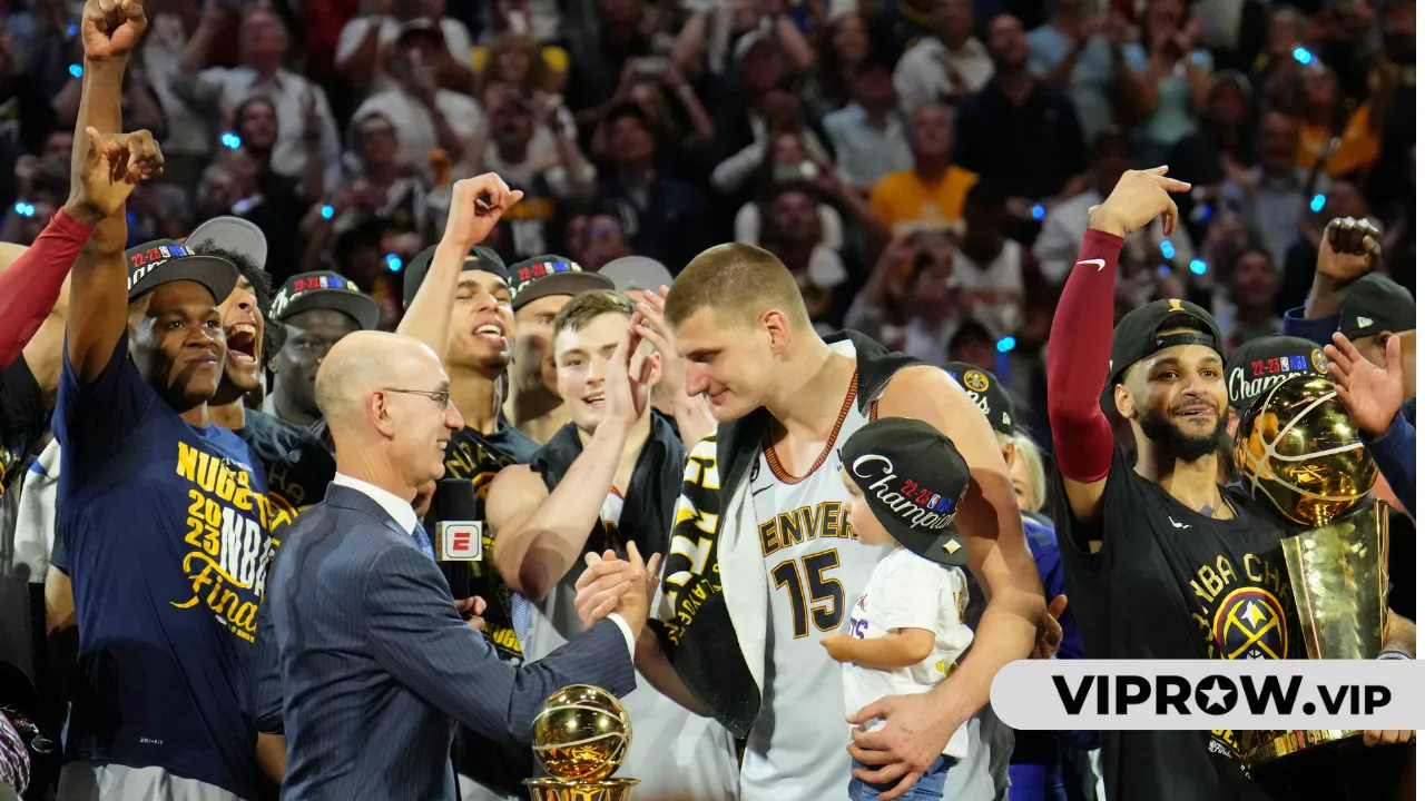 Did Adam Silver play basketball